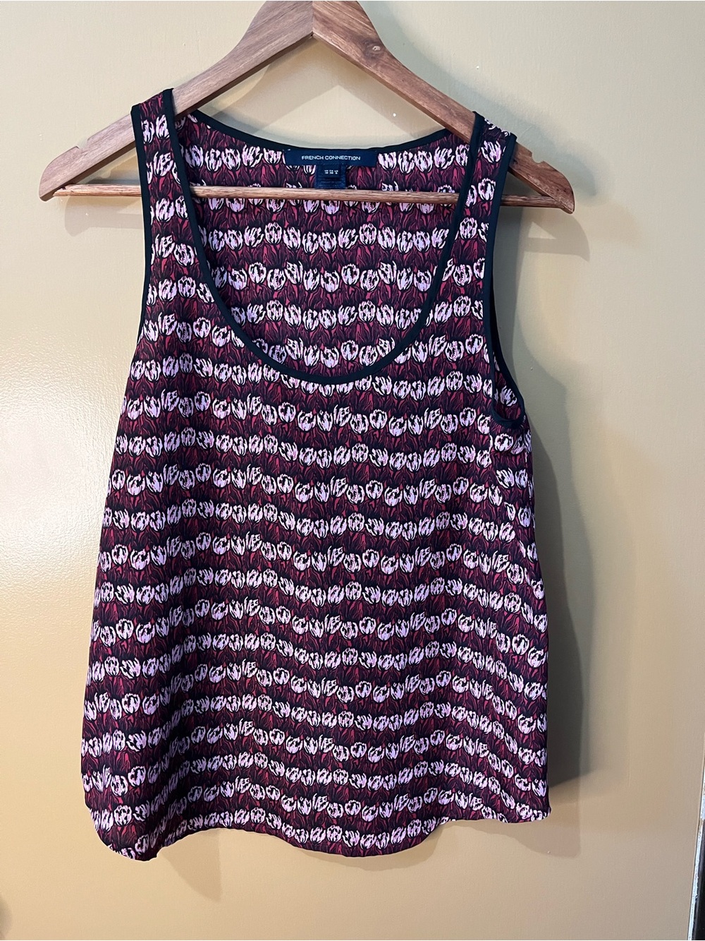 French Connection | 6 |Red / PinkPatterned Scoop Neck Tank Top | PTP 17”